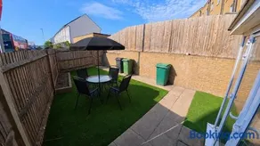 Spacious 3-Bed Modern Home in Dartford - Image 3