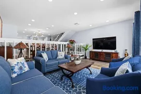 Wellington Updated Townhouse - Image 2