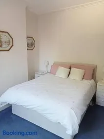Rooms in historic Bishop Auckland - Image 4