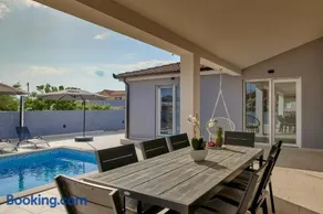 Villa Maas for 10 people near Pula with salt - water pool & pet friendly - Image 5