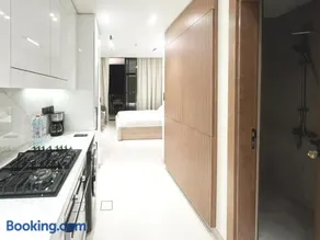 15 min from Dubai Marina & JBR beach Studio apartment AZURE BINGHATTI JVC - Image 4