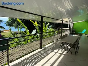 Maison au Bord de l'eau Tautira Beach House Waterfront House - Image 2