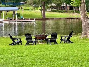 Lake Front Luxury Fire Pit, Boat Ramp, Grill - Image 1