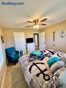 The Rustic Anchor Retreat at Lake Sommerville - Image 2