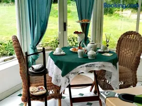PEACEFUL RETREAT HIDEAWAY SURREY - Image 3