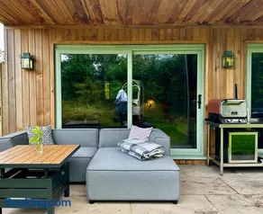 Peak District Romantic Retreat Outdoor Japanese Whirlpool bath - Image 2