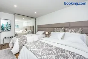 Spacious apartment near downtown - Image 2