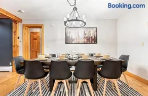 Spacious Retreat, Hot Tub, Arcade, Outdoor Pool! - Image 3