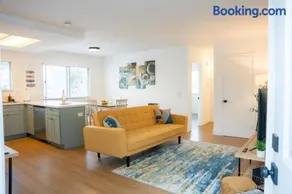1 Block from Beach - Steps from Restaurants & Shops - Image 2