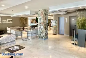 Hotel Pacific - Image 2