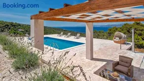 A gorgeous villa on a private property on the island Brač - Image 2