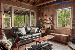 Cozy w Fire Pit Grill Deck Screened Porch WiFi - Image 2