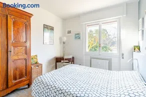 Sea view apartment with private garden - Image 4