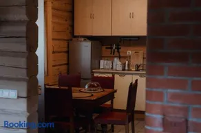 Quiet Log House Getaway in Nature - Image 3