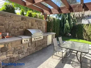 3BR Suite near White Rock Beach Pool & BBQ - Image 5