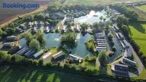 Malton 2-Bed Lodge Sleeps 4 Pet Friendly - Image 4