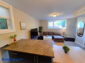 Sandy Hill Downtown Guesthouse - Image 2