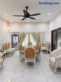 Luxury 4-Bedroom Villa with Private Pool in DHA Ph-6, Karachi - Image 4