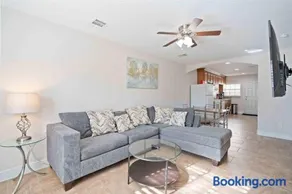 Pristine & Exquisitely Designed APT 7 Min From TX Med Center - Image 1