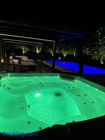 BlueGreen Villa - Image 2
