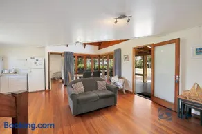 16 Third Avenue - Image 3