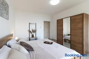 Villa Sentia with jacuzzi & spectacular seaview - Image 1