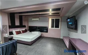 Sky Motel - Image 2