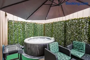 LE PETIT SÉSAME appartement 70m2 avec terrasse et jacuzzi idéal groupe, capacité 6 personnes , 2 chambres,canapé lit avec vrai matelas , proche Stade De France, Wifi, Parking privé, très bon rapport qualité prix - Image 5