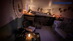 Studio de Charme Avec Piscine de Relaxation - Image 1