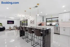 Remodeled Close to Beach With Private Pool - Image 2