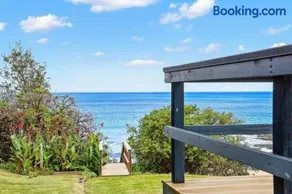 Surfers Retreat with access to the beach - Image 3