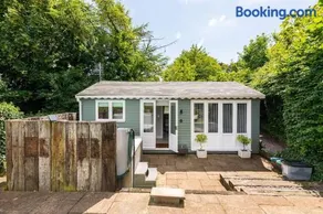 The Summerhouse, countryside retreat with private hot tub - Image 2