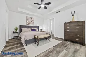 Cozy 3 BR house with Wi-Fi near Tribble Mill Park - Image 4