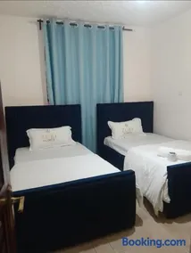 Comfort Haven with Secure Parking & Unlimited WiFi - Image 2