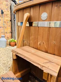 The Cow Shed - Rural Barn Conversion with Hot Tub - Image 4