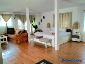 Tropical Oasis Aoyon Beach House - Image 2