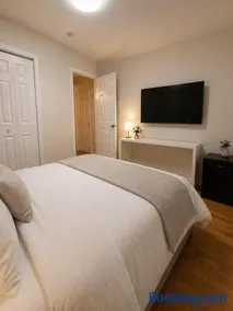 Habitación Privada Amplia cerca de NYC Baño compartido - Image 2
