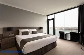 Lakes Hotel - Image 2
