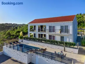 Luxury Authentic Experience at Villa Marta - Image 1