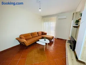 Suny Apartament Near City Center - Image 3