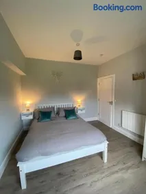 2 kingsize bedrooms at Castle View House - Image 4