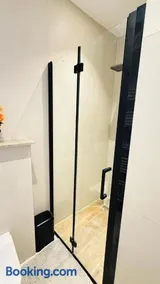 Designer studio with private garden Peaceful haven - Image 2