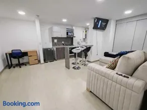 Apartamento moderno frente a la Universidad Santo Tomás WiFi y parqueadero - Image 2