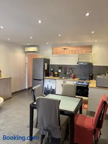 2 pièces dans villa avec piscine & parking -Cannes à 10 mns - Image 3