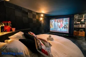 La Loge Votre studio cinéma en bord de rance - Image 1