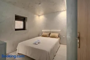 The Luxe Residence - Image 3