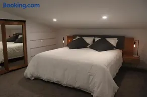 Luxury Barn-Style Suite with Stable Views - Image 3