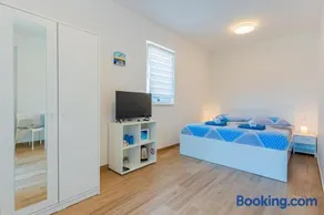 New 4 star Room M&A in town Cres - Image 1