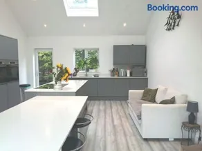 The Highlands - 5 bed 5 bath - Huge Sociable House - Image 3