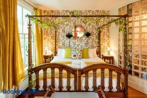 Hammersmith Haven: 4BD Historic Gem by the River - Image 3
